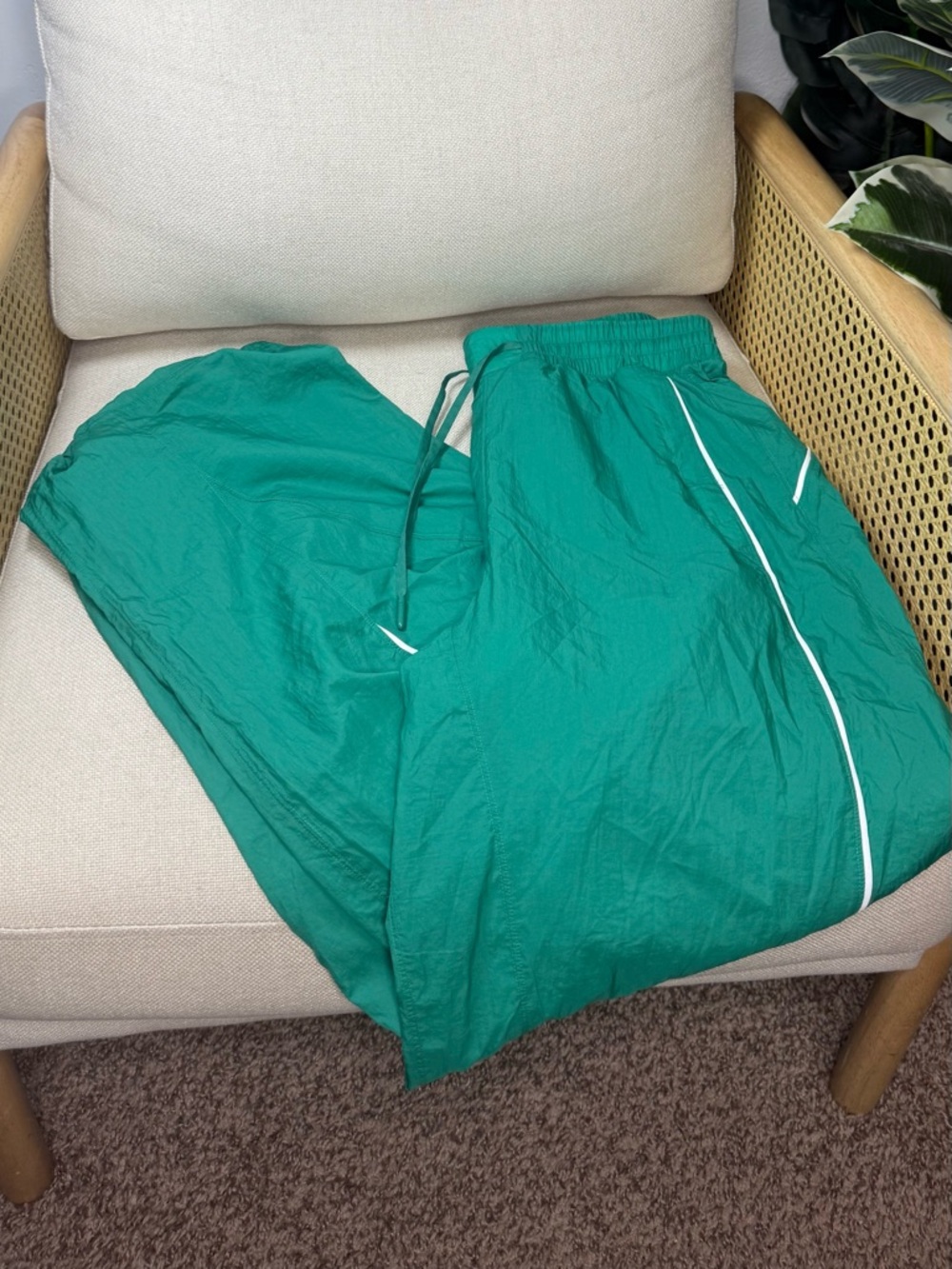 Lululemon License to Train Mid-Rise Lightweight Jogger 31" Size 6 - Picture 4 of 8